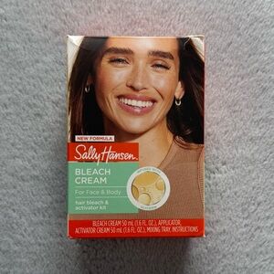 5/$25 🎆 NIB Sally Hansen Bleach Cream for Face & Body Kit